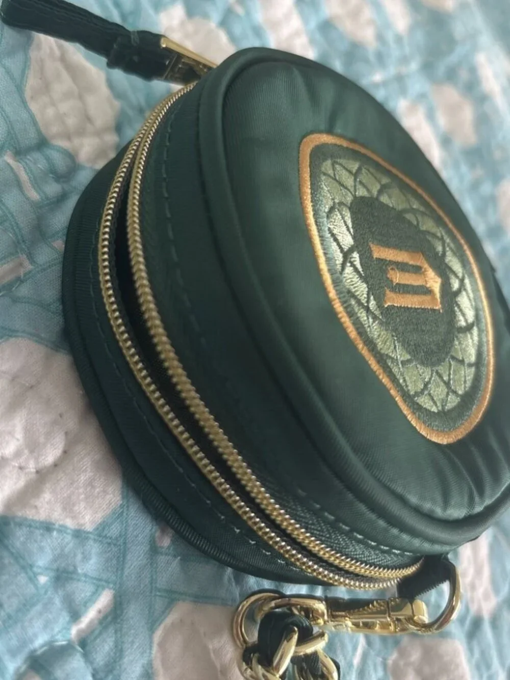 LUG x WICKED coin cash purse Wickedly Green Wristlet Ear Buds Zip Wizard of Oz